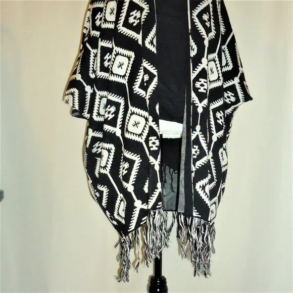 Poncho with Aztec Pattern by H&M Divided - Picture 5 of 7
